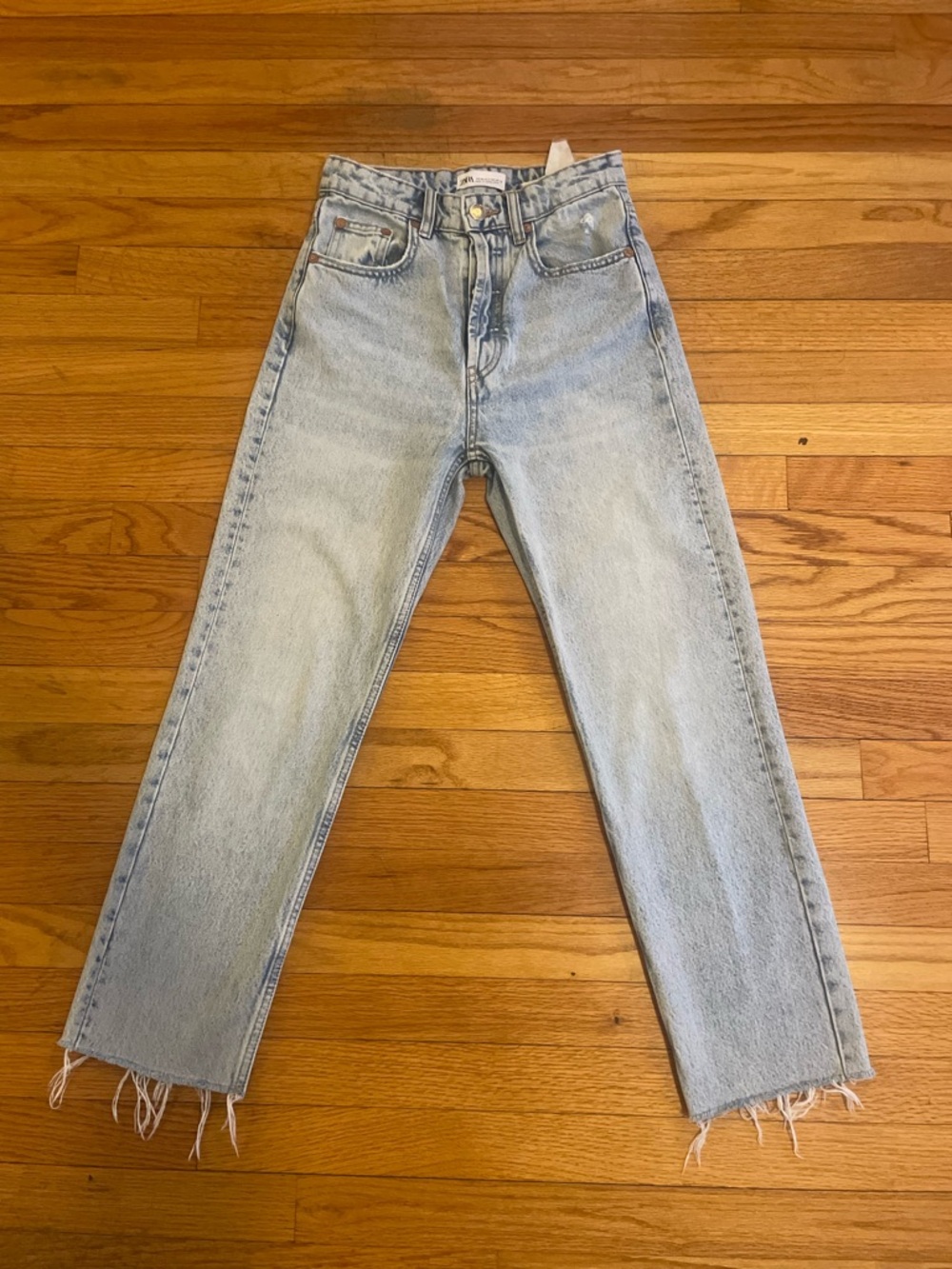 Zara women’s Light Blue Denim Jeans with Silver Button size 2 distressed denim